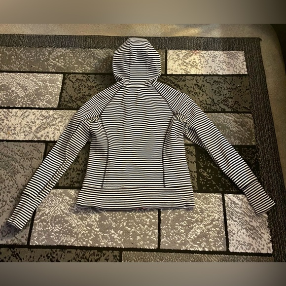 Lululemon jackets - Picture 5 of 12